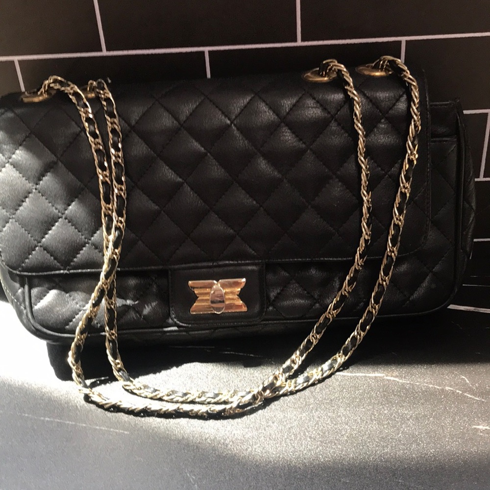 Stunning used condition Saks Fifth Avenue quilted shoulder bag.